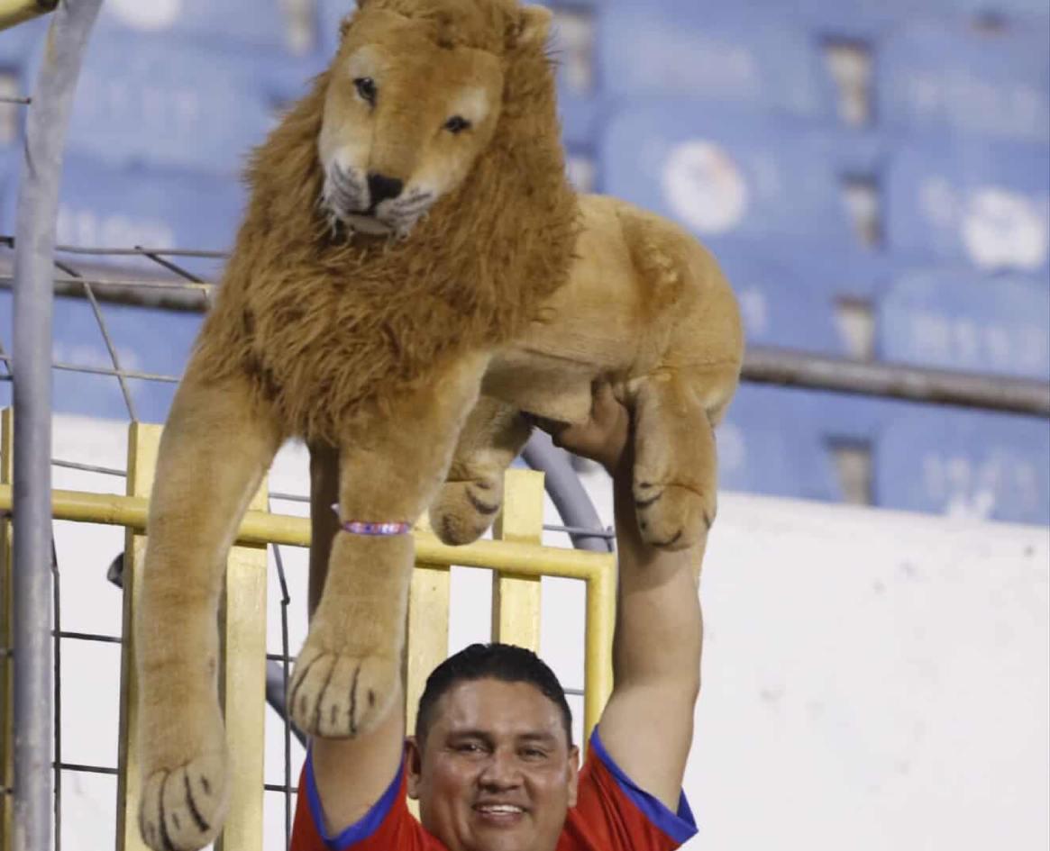 Marathón vs Olimpia: El ex captado, bellezas y anciano dio el ejemplo