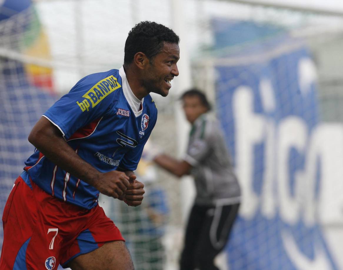 Rony Edgardo Morales cuenta con 44 años de edad. El exdefensor formó parte en la Liga Nacional en Platense y Olimpia.