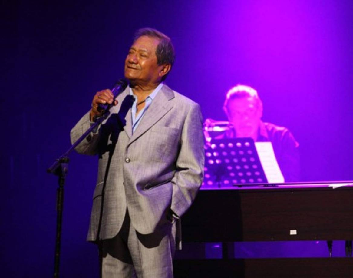 Publicó más de 30 trabajos discográficos, entre ellos 'Somos novios' (1968), Corazón Salvaje (1977), 'Nada personal' (1995) y 'Duetos'.