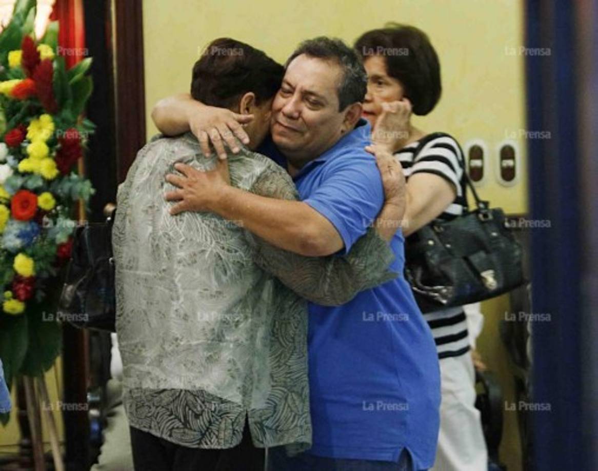 Momentos de dolor se vivieron en el último adiós al ex entrenador hondureño Edwin Pavón.