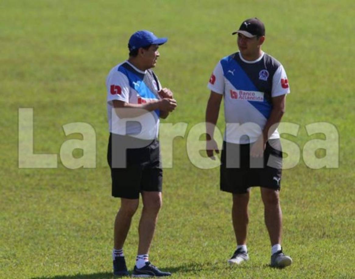 Nahún Espinoza madrugó y ya asumió las riendas del Olimpia. Puso manos a la obras.