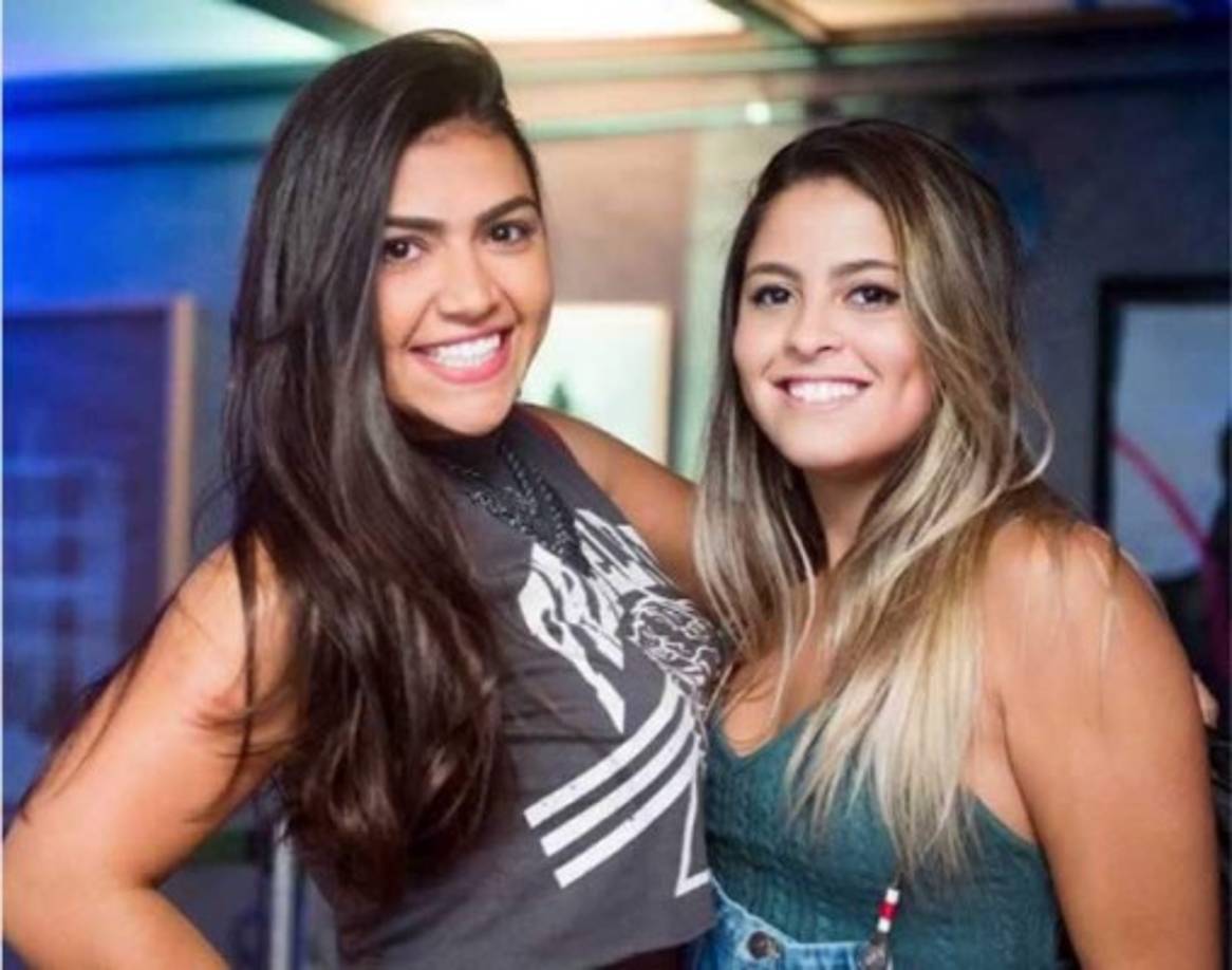 Moniquinha junto a Danielle Favatto, otra de las hijas de Romario.