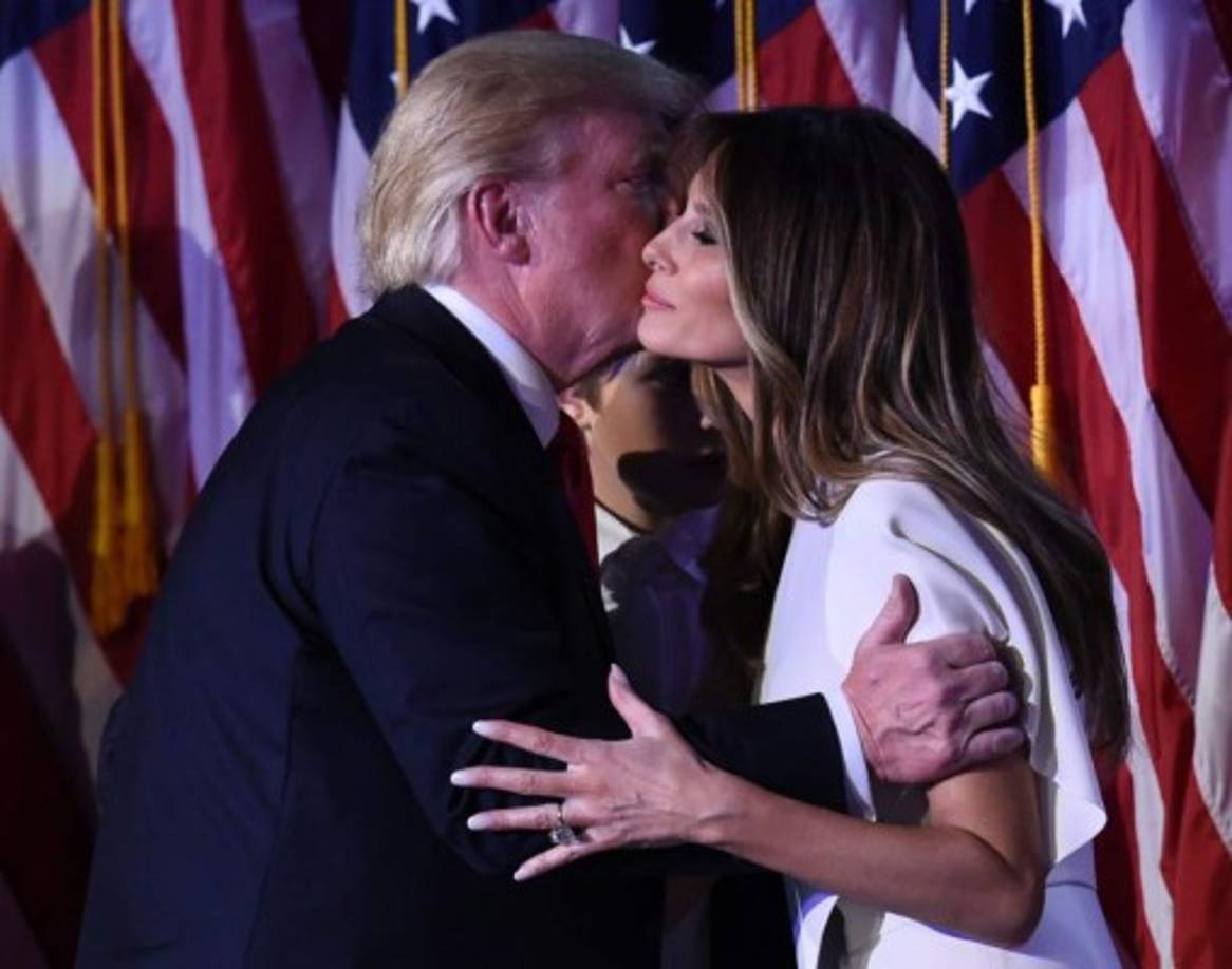 La exmodelo sigue siendo un enigma para muchos, ya que sus opiniones, matrimonio y metas siguen siendo un misterio para millones de estadounidenses. Sin embargo, Melania no ha escapado a los escándalos de la Casa Blanca.