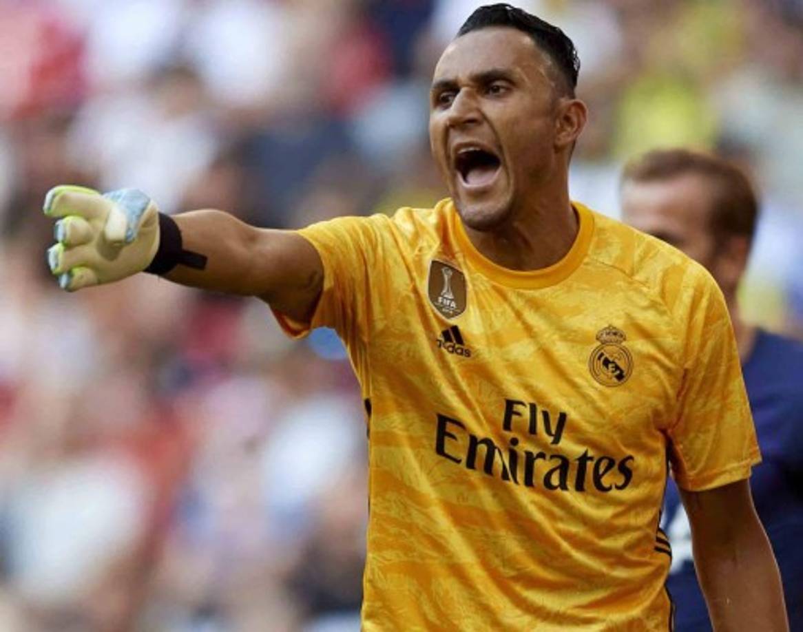 Keylor Navas: El París Saint Germain realizó este lunes su primer oferta por el portero tico Keylor Navas y el Real Madrid la ha rechazado. El club francés ofreció 15 millones de euros, pero el cuadro blanco pide 17 millones de euros por el centroamericano. Cabe señalar que Keylor ha pedido irse de España ya que perdió la titularidad.