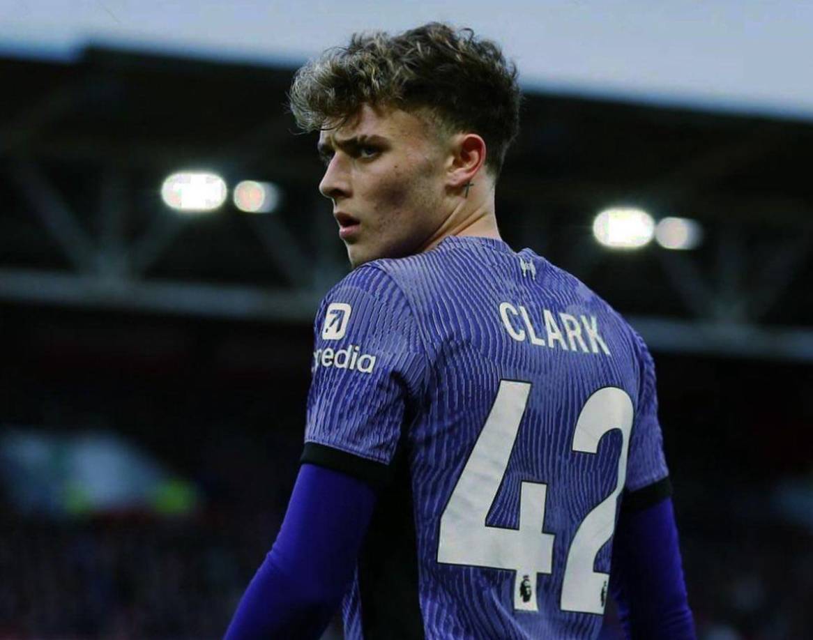 Fabrizio Romano informa que Bobby Clark, una de las promesas del Liverpool, se marcha al Salzburgo.