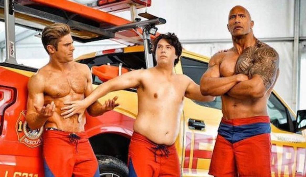 En el filme tanto Johnson como él competían por lucir la musculatura más impresionante que, por otra parte, Efron no ha tratado de mantener a largo plazo.