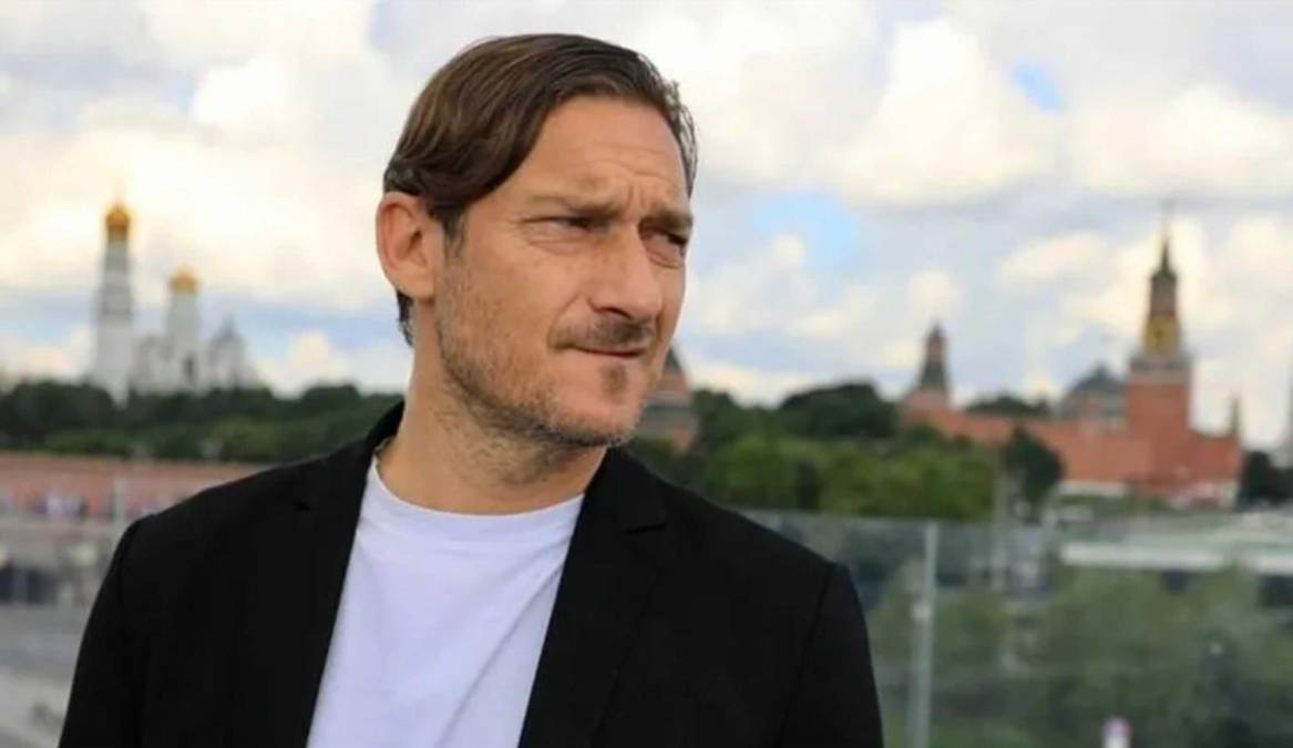 Le devolvió la sonrisa: Francesco Totti presenta a su nueva novia tras impactantes acusaciones sobre su exesposa