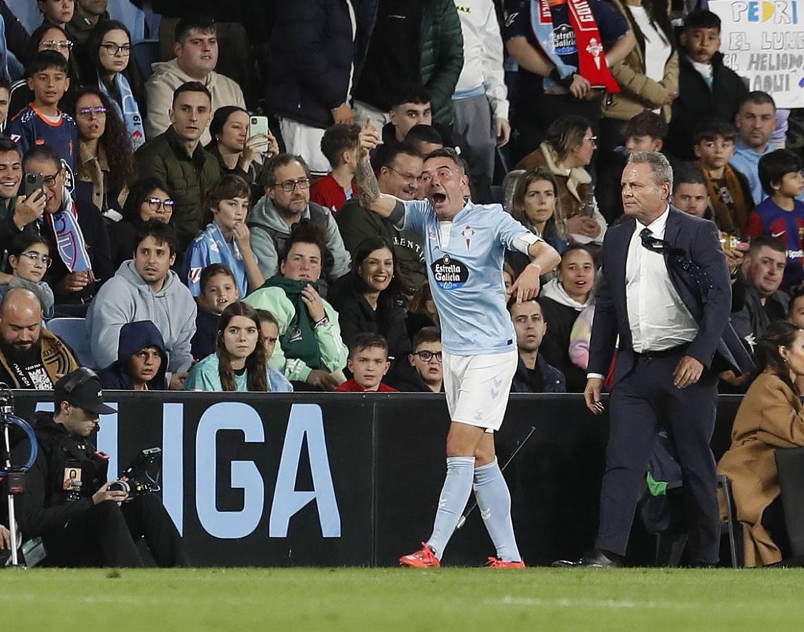 Iago Aspas, capitán del Celta de Vigo, reclamó muy enfadado y reaccionó indignado porque el árbitro no expulsó a Gerard Martín.