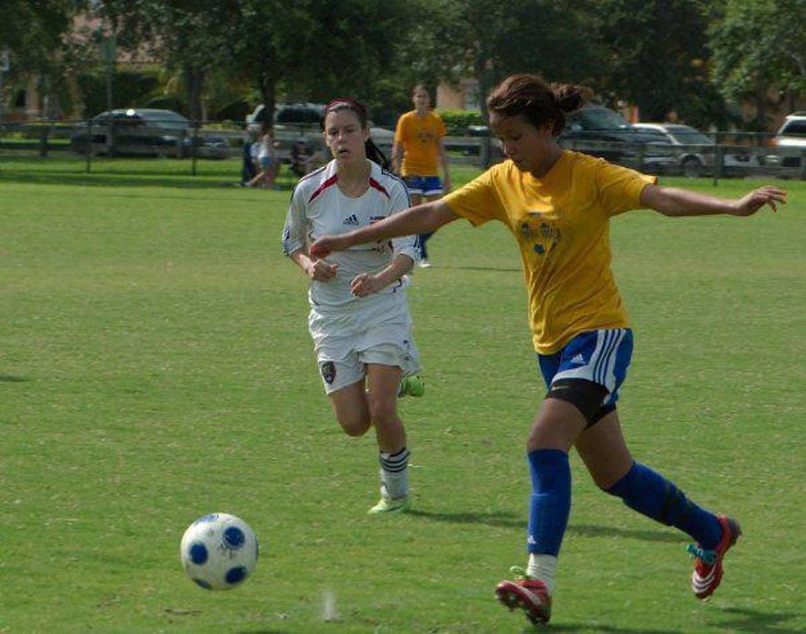 La futbolista hondureña contó que en sus comienzos jugaba en una posición distinta a la que ahora asume dentro del terreno de juego.