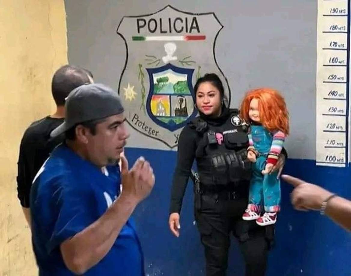 Este peculiar suceso, que mezcla lo inusual con lo cómico, ha generado un revuelo en las redes sociales y ha dejado a los habitantes de Monclova preguntándose qué llevó a Carlos “N” a usar a “Chucky” como su compañero de crimen en esta curiosa historia.