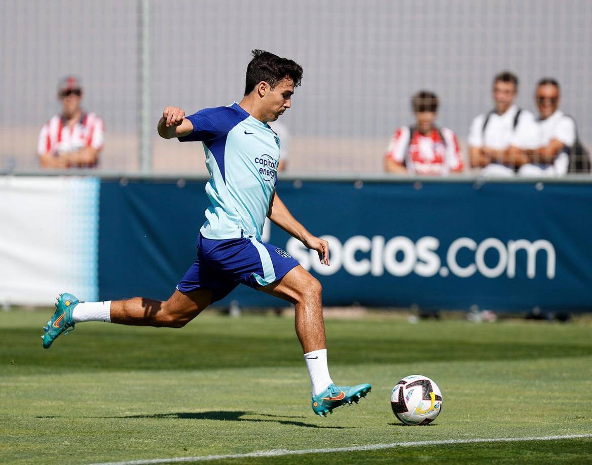 Una vez oficializado este lunes el fichaje de Javi Galán, procedente del Celta de Vigo, el Atlético de Madrid anunció el traspaso del lateral izquierdo internacional sub’21 Manu Sánchez al conjunto vigués, dentro de la misma operación.