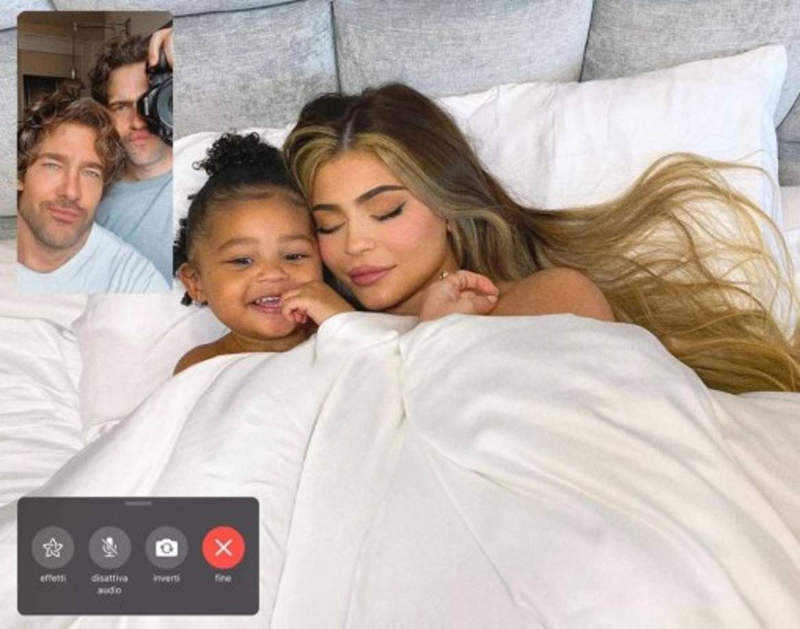 Los fotógrafos Luca y Alessandro, que dirigieron a Jenner y Stormi durante todo el rodaje, también compartieron un vistazo del proceso llevado a cabo para capturar la portada. <br/><br/>