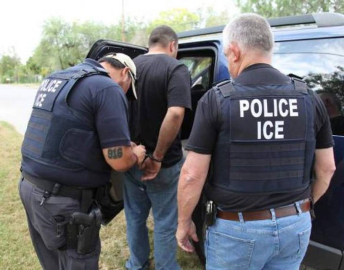 Agentes del Servicio de Inmigración y Aduanas (ICE) arrestaron a 153 inmigrantes indocumentados en varias ciudades del centro y sur de Texas, en una serie de operativos que se extendieron por 12 días, informó la agencia.