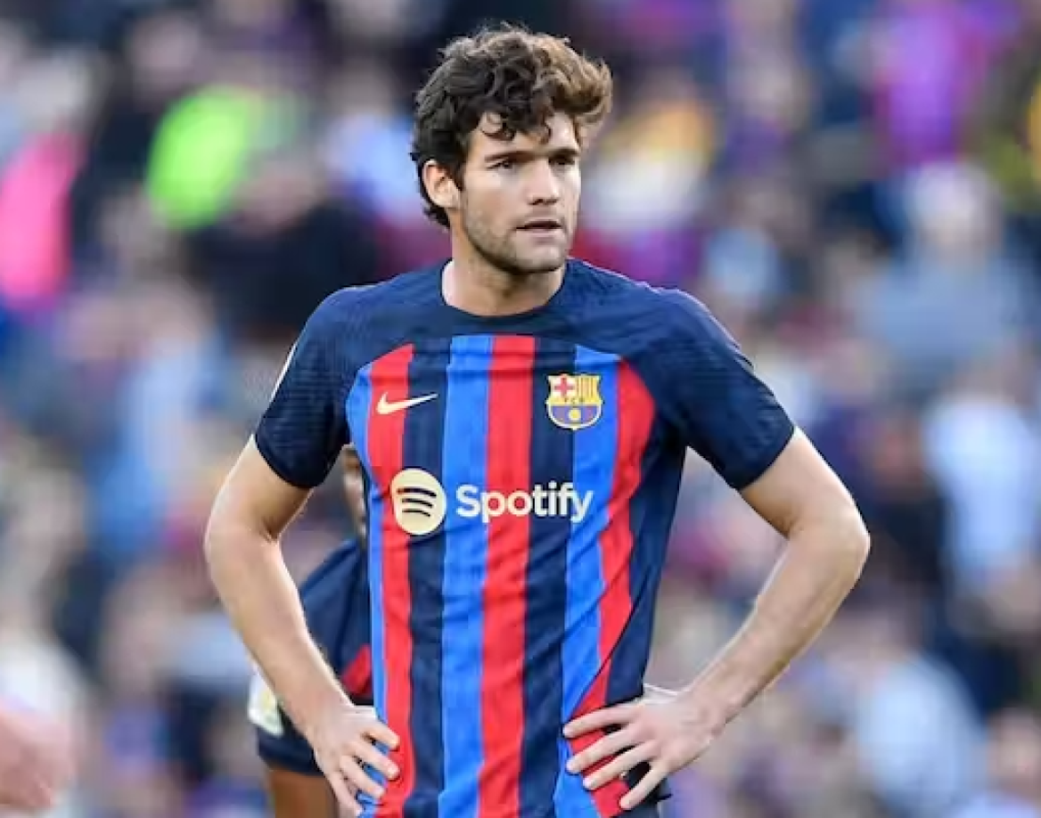 Defensa central: Marcos Alonso acompañará al francés. 