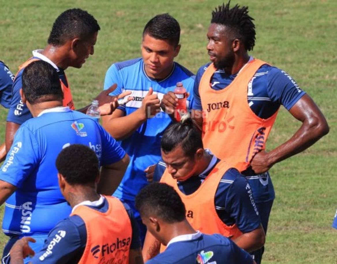 Costly lideró el entreno de la H. El goleador llena de optimismo al grupo.