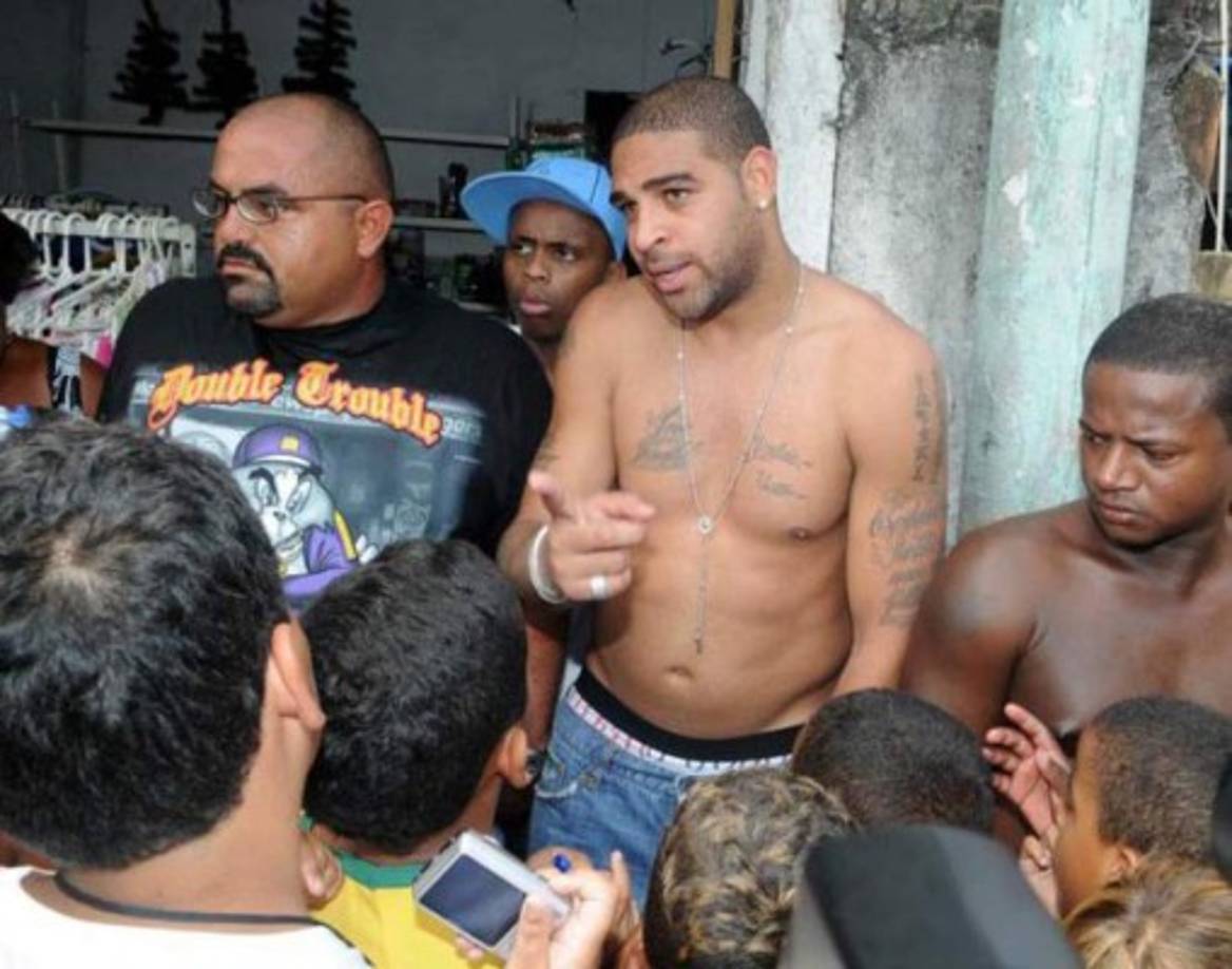 Para finalizar, Adriano descubrió cosas importantes una vez que salió del Inter y volvió a Brasil: 'Entendí lo mal rodeado que estaba. Amigos que sólo me llevaban de fiesta, con mujeres, alcohol y sin pensar en nada'.