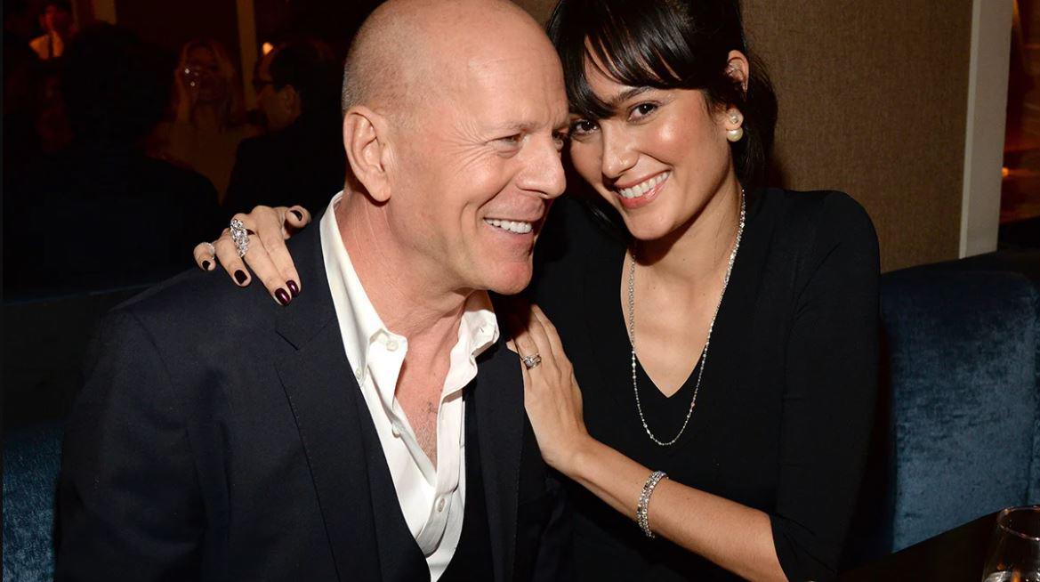 Esposa de Bruce Willis contrata a especialista para cuidar del actor