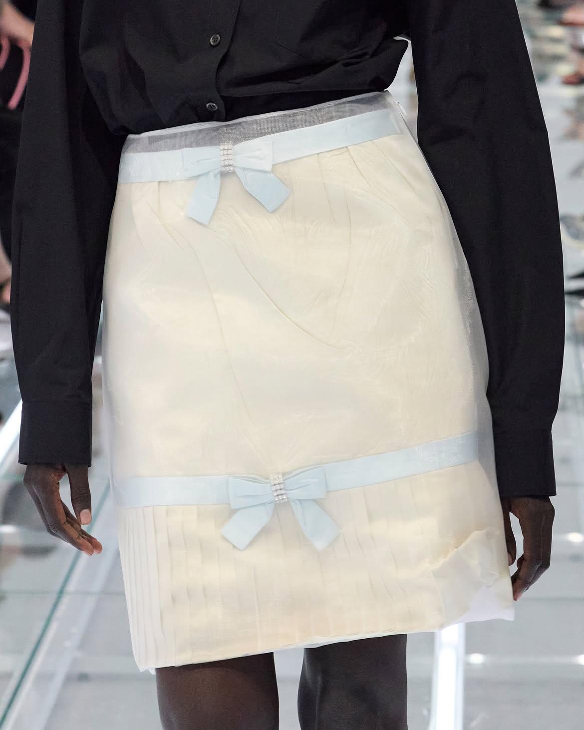 Prada convierte la falda en protagonista de su desfile en Milán