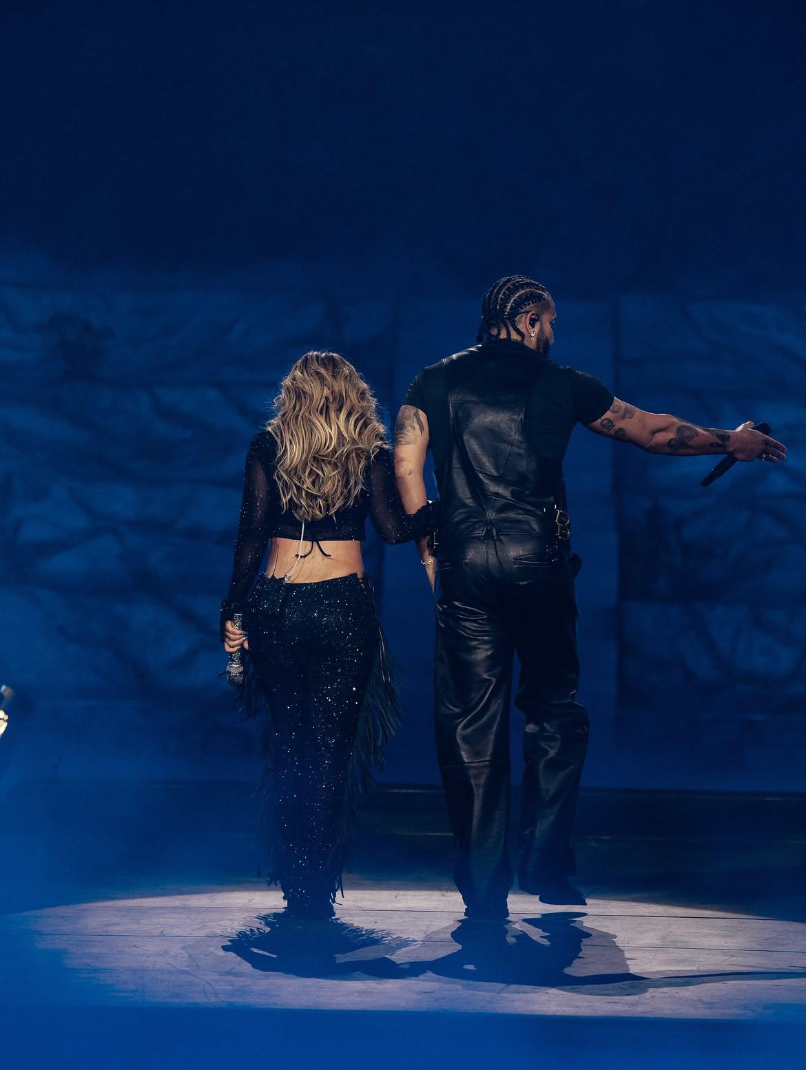 Bruno Mars estrena Dance With Me con Karol G