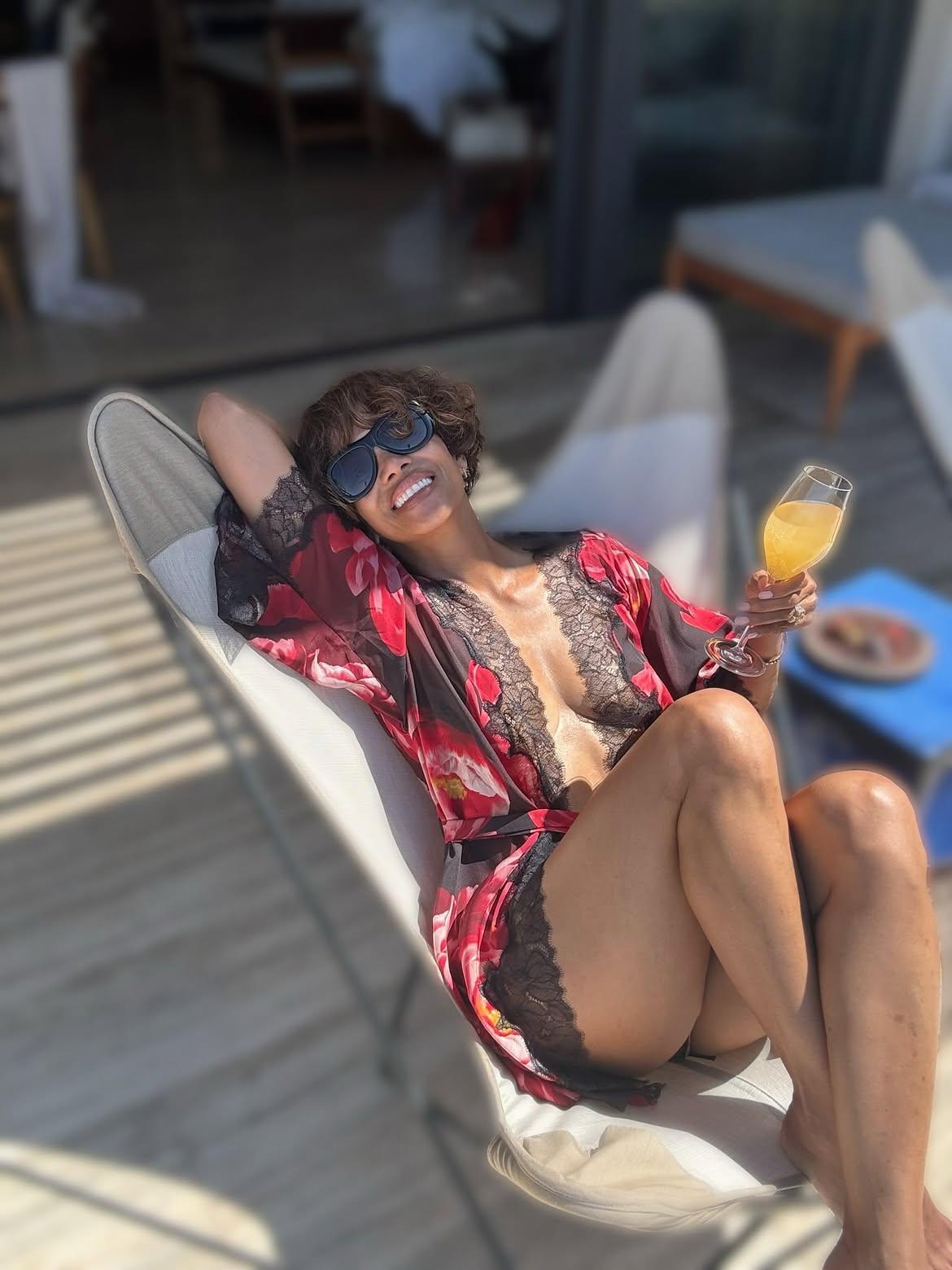 Sol, mar y bikinis: así celebra Halle Berry sus 60 años en Fiji