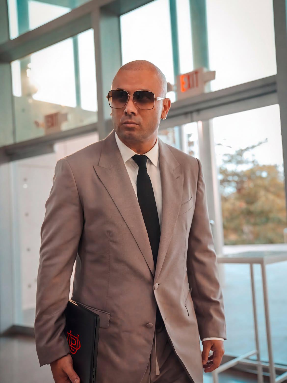 Wisin presenta la plantilla de catedráticos de la Universidad del Perreo