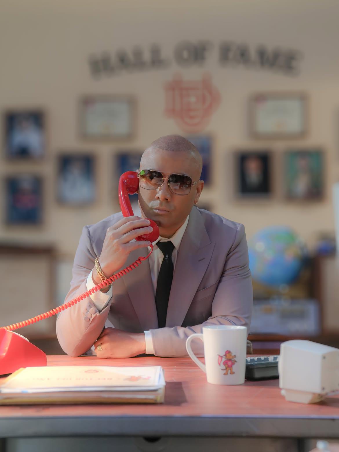 Wisin presenta la plantilla de catedráticos de la Universidad del Perreo