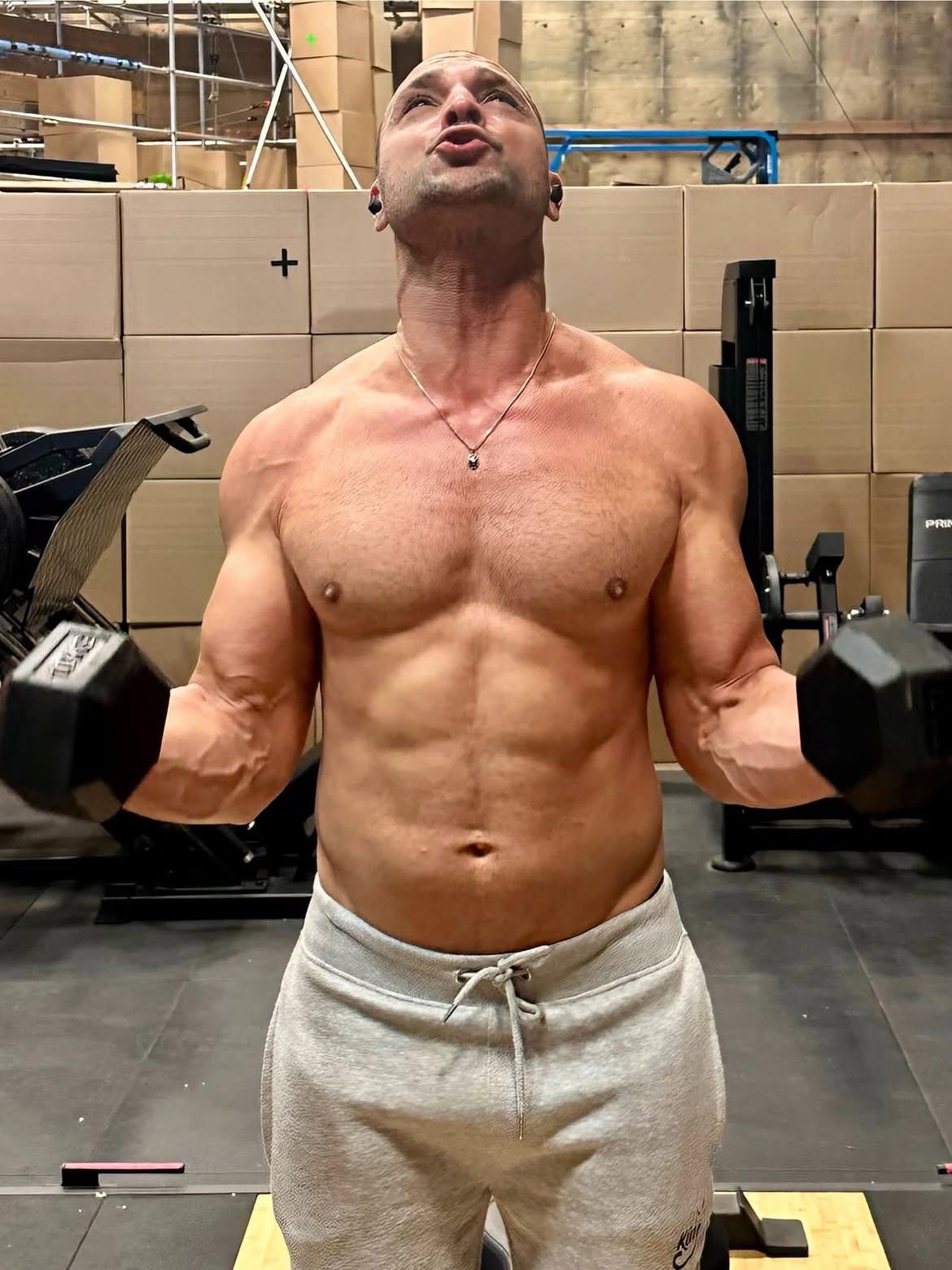 De los días sin hogar a Escorpión: la historia de Michael Mando