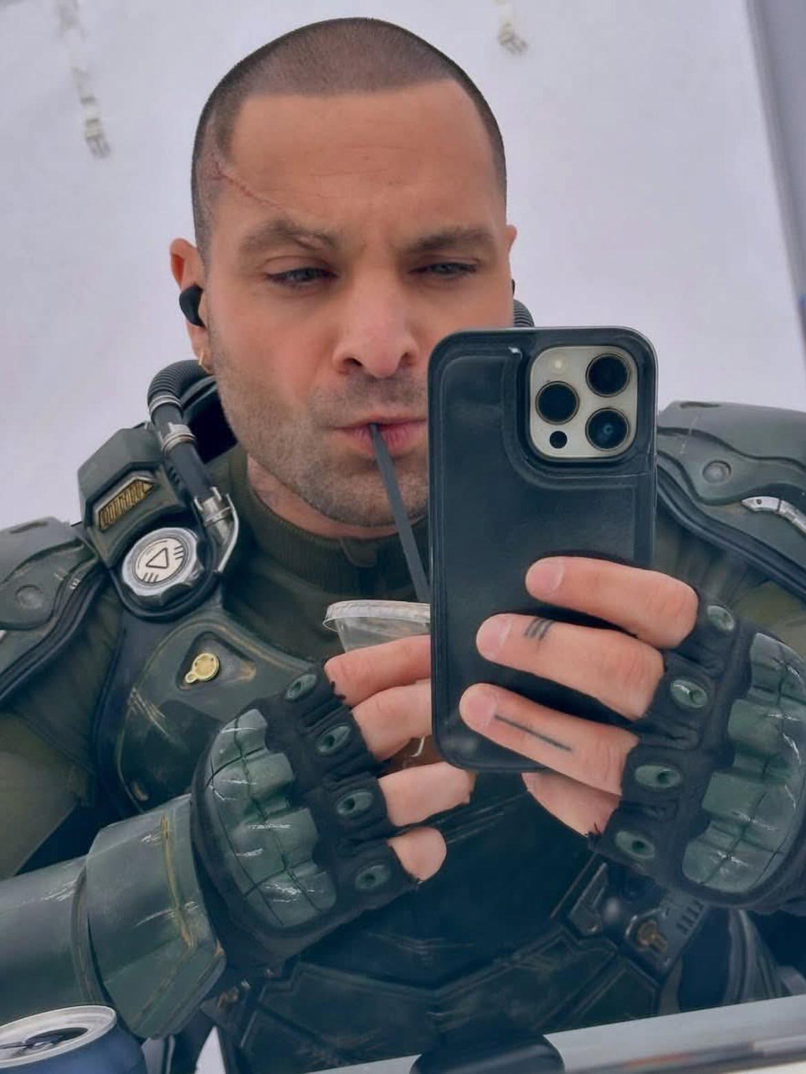 De los días sin hogar a Escorpión: la historia de Michael Mando