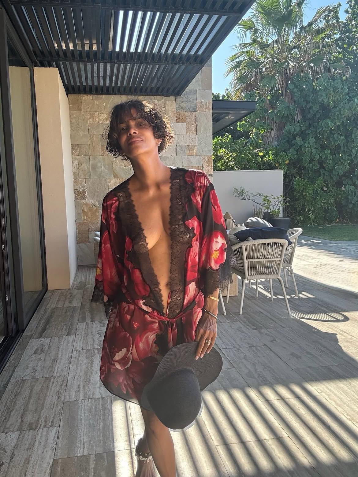 Sol, mar y bikinis: así celebra Halle Berry sus 60 años en Fiji