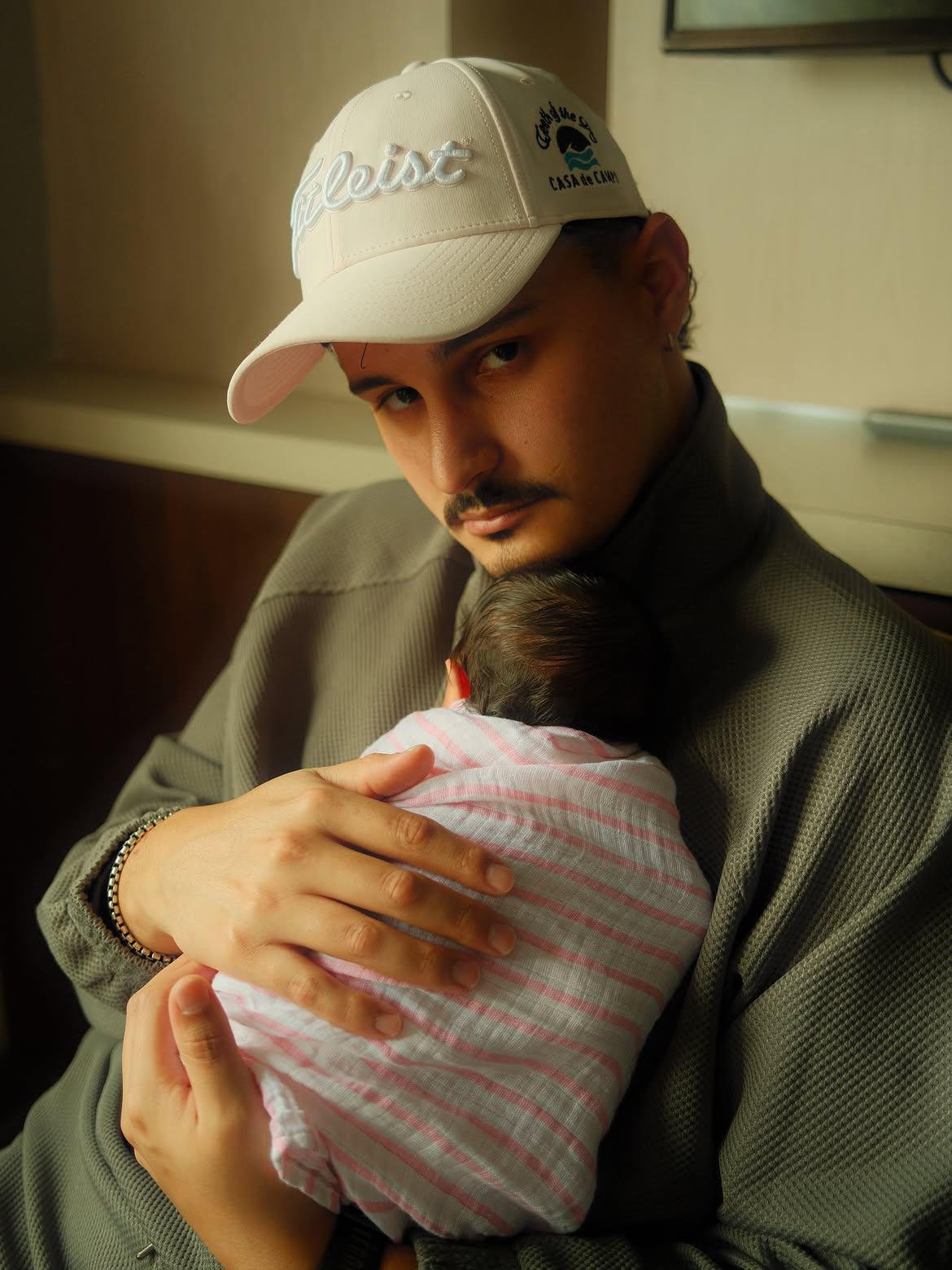 Hija de Daddy Yankee da a luz a su bebé tras complicaciones en el embarazo