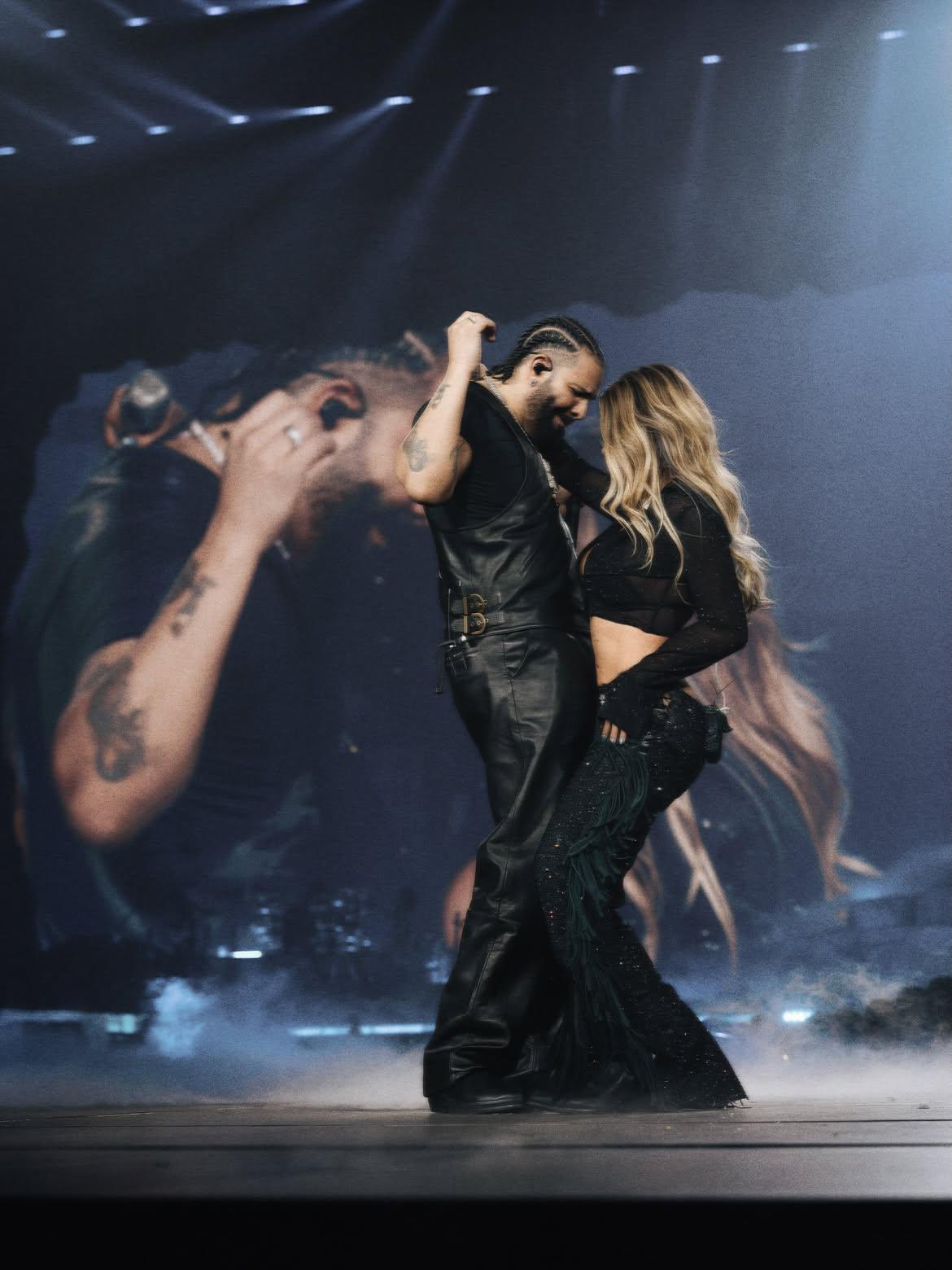 Bruno Mars estrena Dance With Me con Karol G