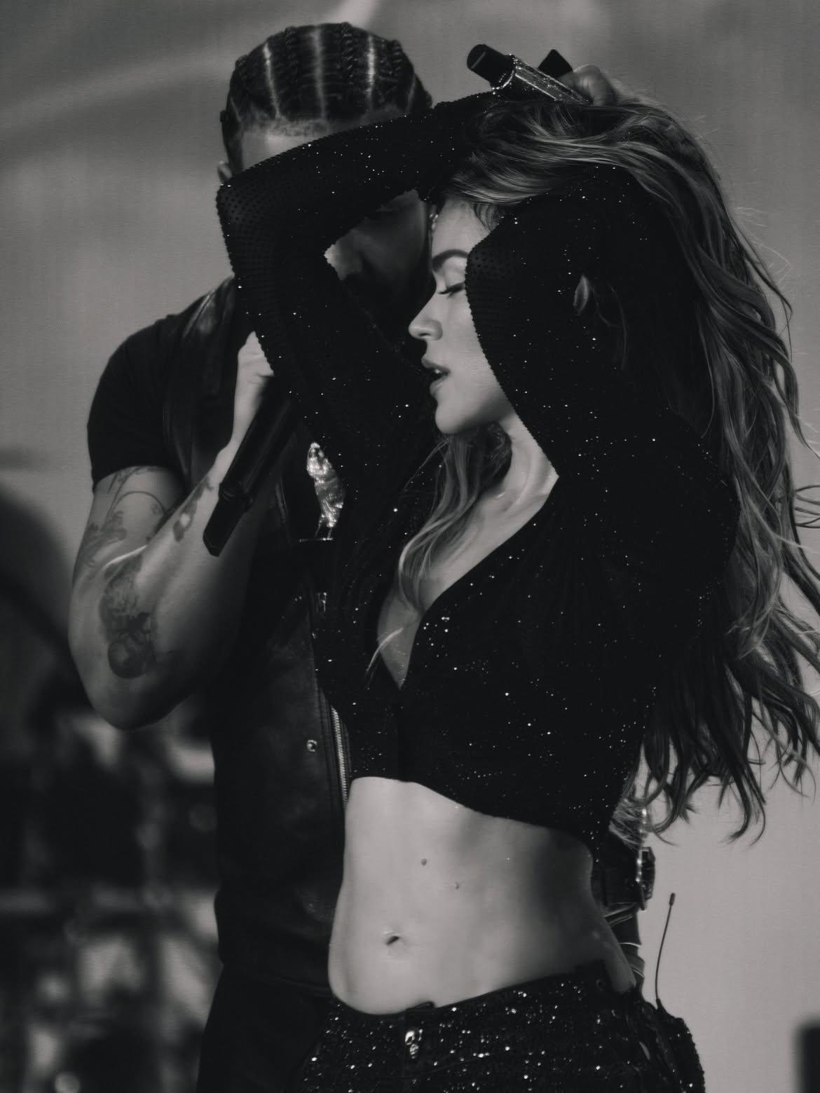 Bruno Mars estrena Dance With Me con Karol G