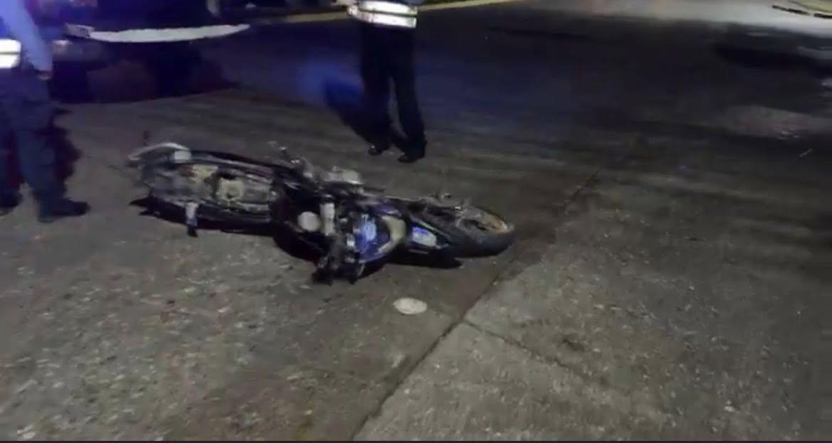 Su pierna salió volando: mujer sobrevive a accidente con rastra