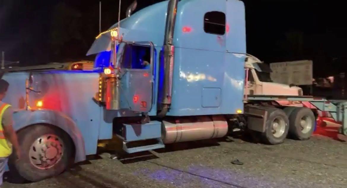 Su pierna salió volando: mujer sobrevive a accidente con rastra