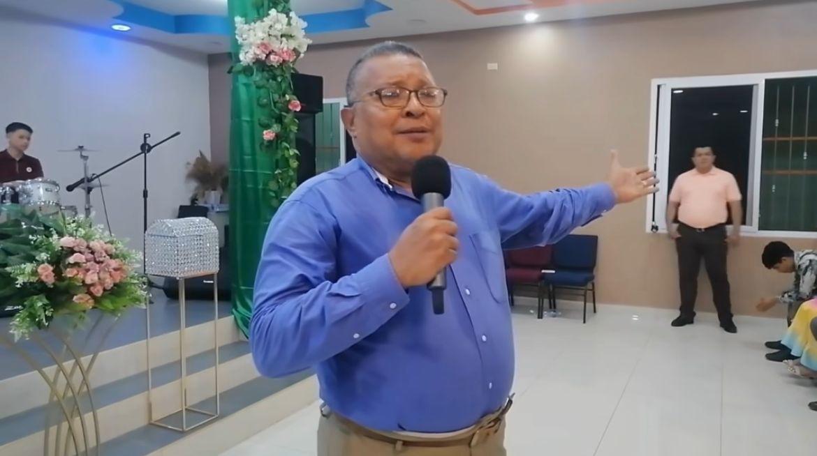 Exvocalista de Los Gatos Bravos, grupo de Aurelio Martínez, ahora predica la palabra de Dios