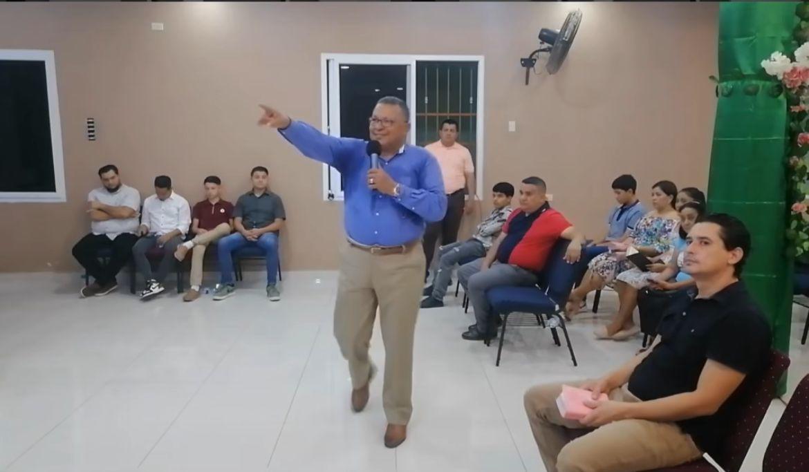 Exvocalista de Los Gatos Bravos, grupo de Aurelio Martínez, ahora predica la palabra de Dios