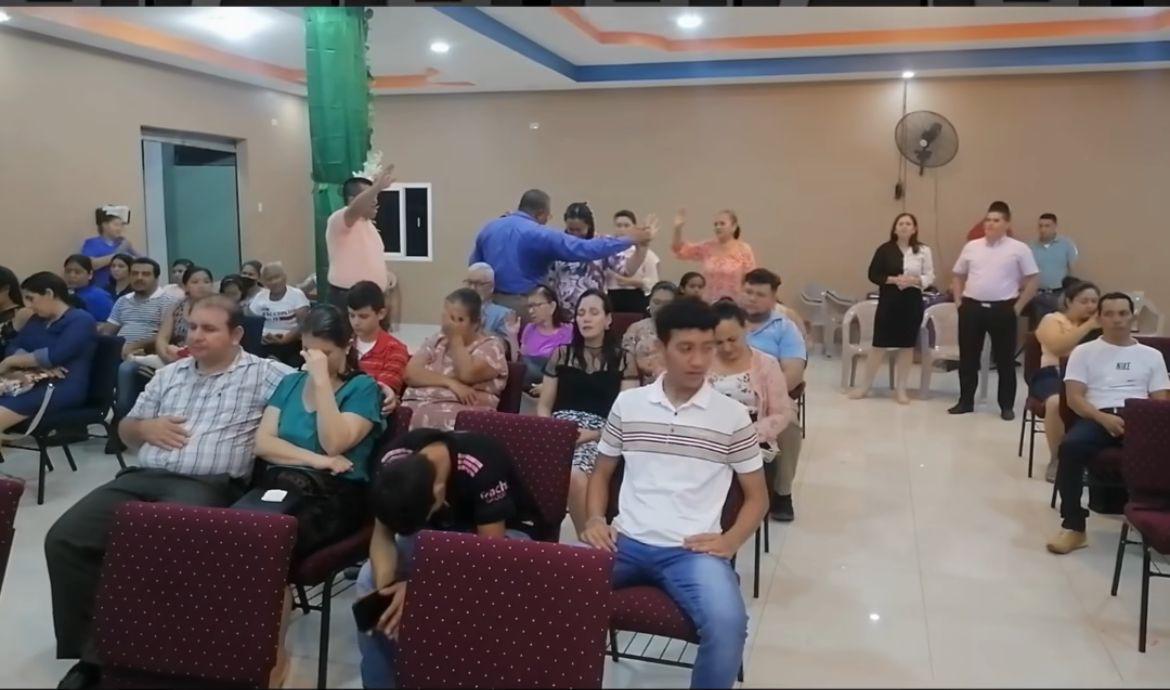 Exvocalista de Los Gatos Bravos, grupo de Aurelio Martínez, ahora predica la palabra de Dios