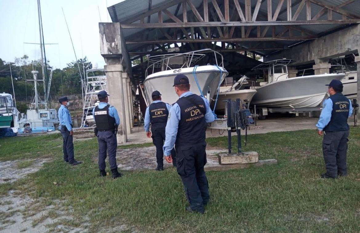 Incautan una lancha relacionada con tráfico de droga en Omoa, Cortés