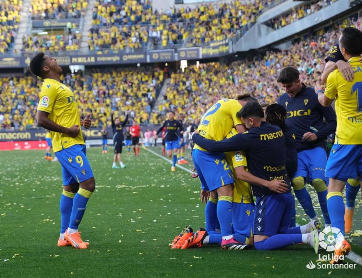 ‘Choco‘ Lozano celebrando el gol de Rubén Sobrino.