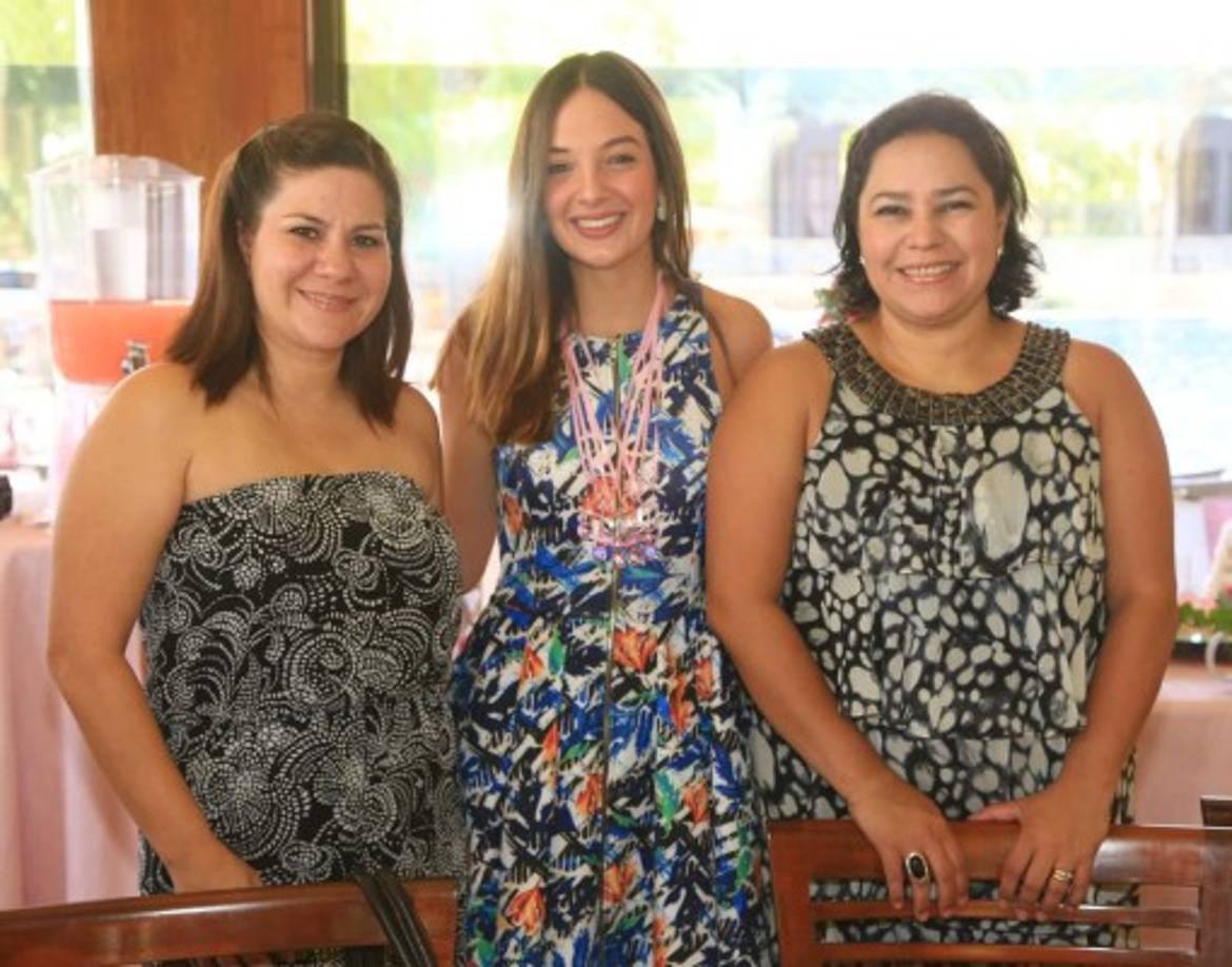 Fernanda Mendoza, Rebe Bendeck y Elisa Toro.