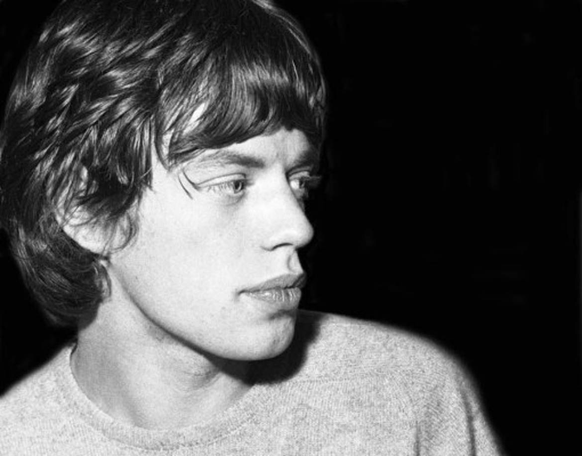 La vigencia de Jagger no se alimenta solo de pasado glorioso y de leyenda. En él conviven las contradicciones. Rocker furioso y bisabuelo; rebelde y sagaz empresario; convicto y caballero británico, el exitoso líder de la banda de rock más grande de todos los tiempos es el rey de los excesos y también de la vida sana y el entrenamiento.<br/>