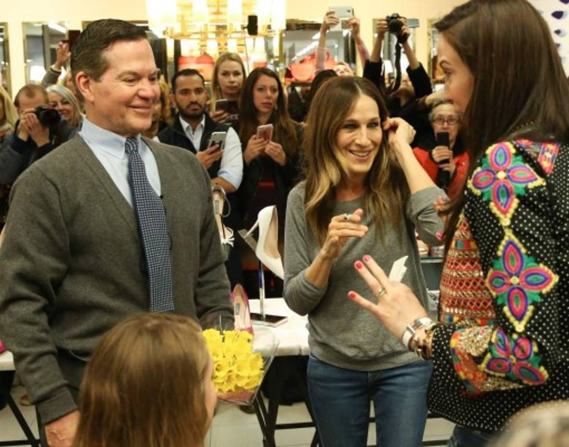 La actriz se asoció hace dos años con el director ejecutivo del diseñador de zapatos Manolo Blahnik, George Malkemus, para hacer realidad su colección, de gran variedad cromática y hecha con materiales sin brillo.