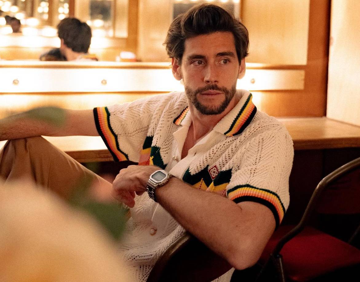 <b>ÁLVARO SOLER</b><br /><br />“Agosto” es una de las canciones que conformaron el que fuera el primer disco de estudio del artista hispanoalemán, que también lleva por título el nombre del mes, ‘Eterno agosto’ y salió al mercado en el año 2015. En esta canción el artista habla sobre una ruptura amorosa, a través de un ritmo pegadizo canta: “Nunca al pasear por la orilla en agosto hizo pensar que te fueras con otro, ya no puedo más desde que te has ido, aunque no estés no te vas al olvido. Era una historia de amor, pero abre ya, solo siento dolor”.