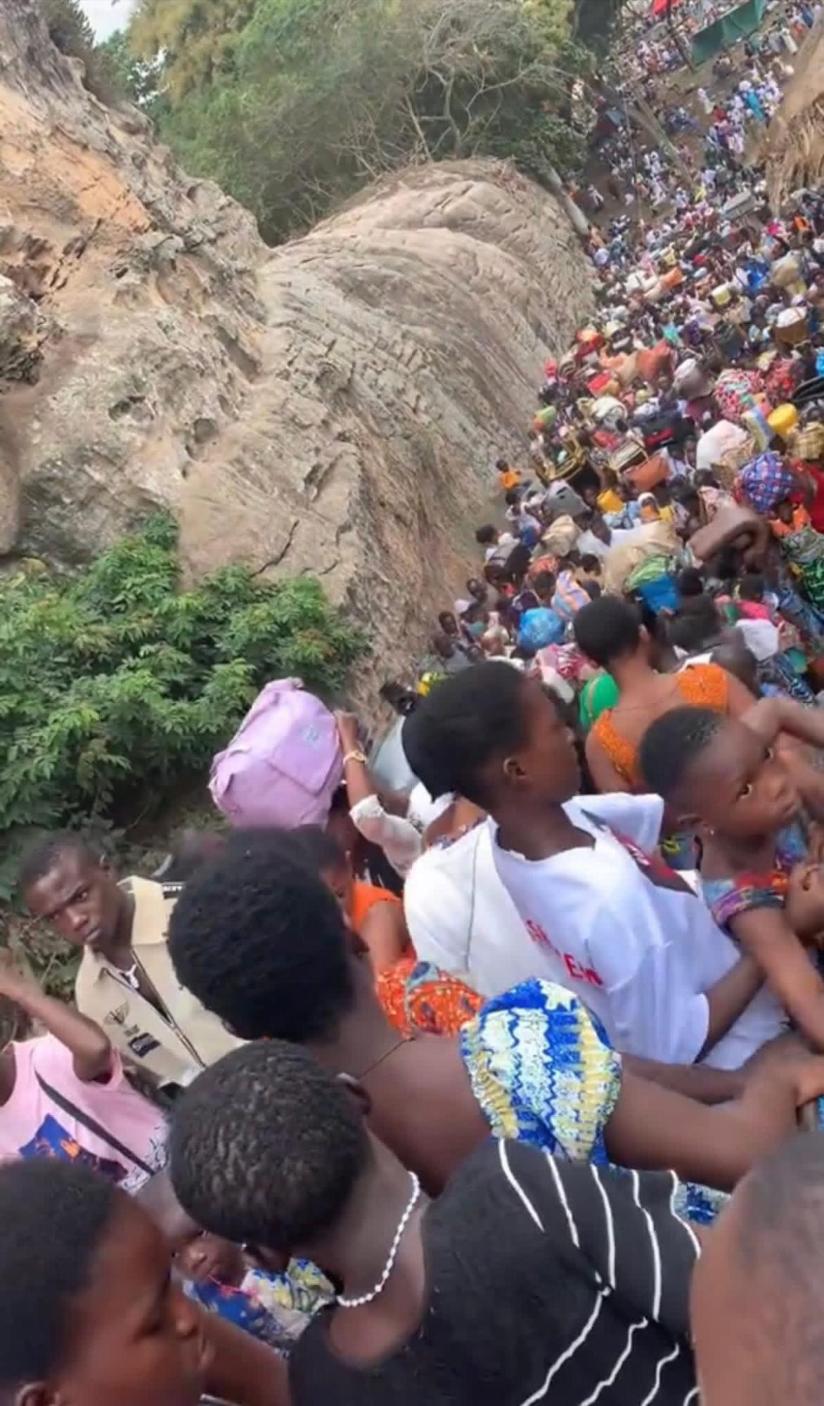 Construye arcas y al fallar profecía dice que él negoció con Dios por el mundo