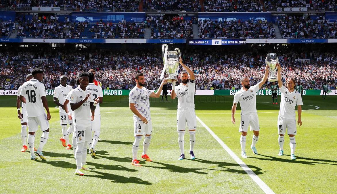 El Real Madrid ofreció a su afición los títulos de la Champions League y de la Supercopa de Europa.