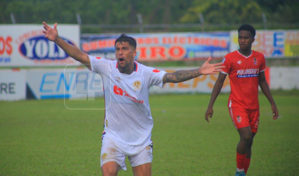 El brasileño Gabriel Araújo debutó en la Liga Nacional con el Olimpia.