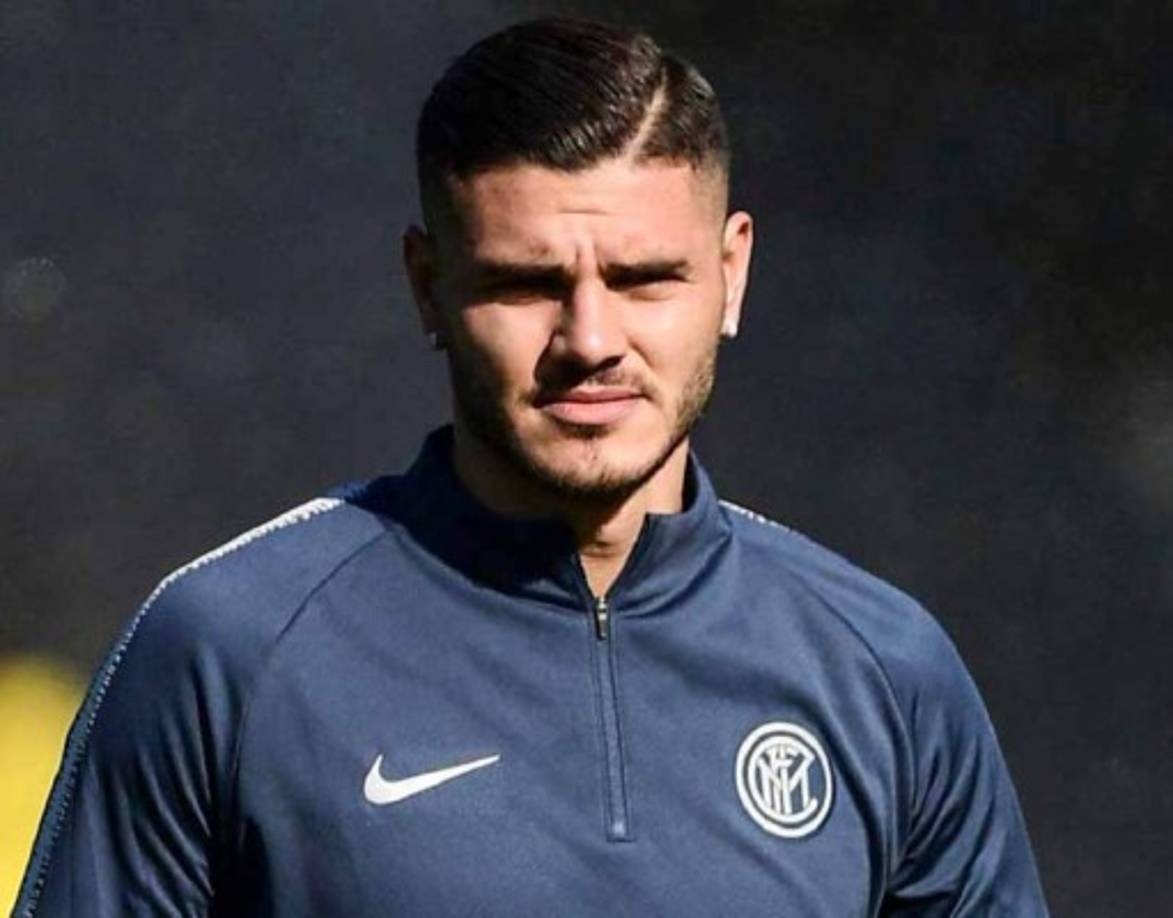 Mauro Icardi: En Italia aseguran que el nuevo técnico del Inter, Antonio Conte, le había comunicado a la esposa y representante del delantero que no estaría en sus planes. Se menciona que la Juventus podría ser su nuevo destino.