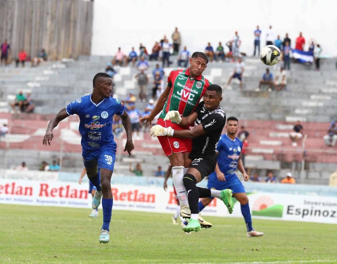 Precisamente el panameño Aldair McKenzie marcó el primer gol del Victoria ante el Marathón en esta jugada.