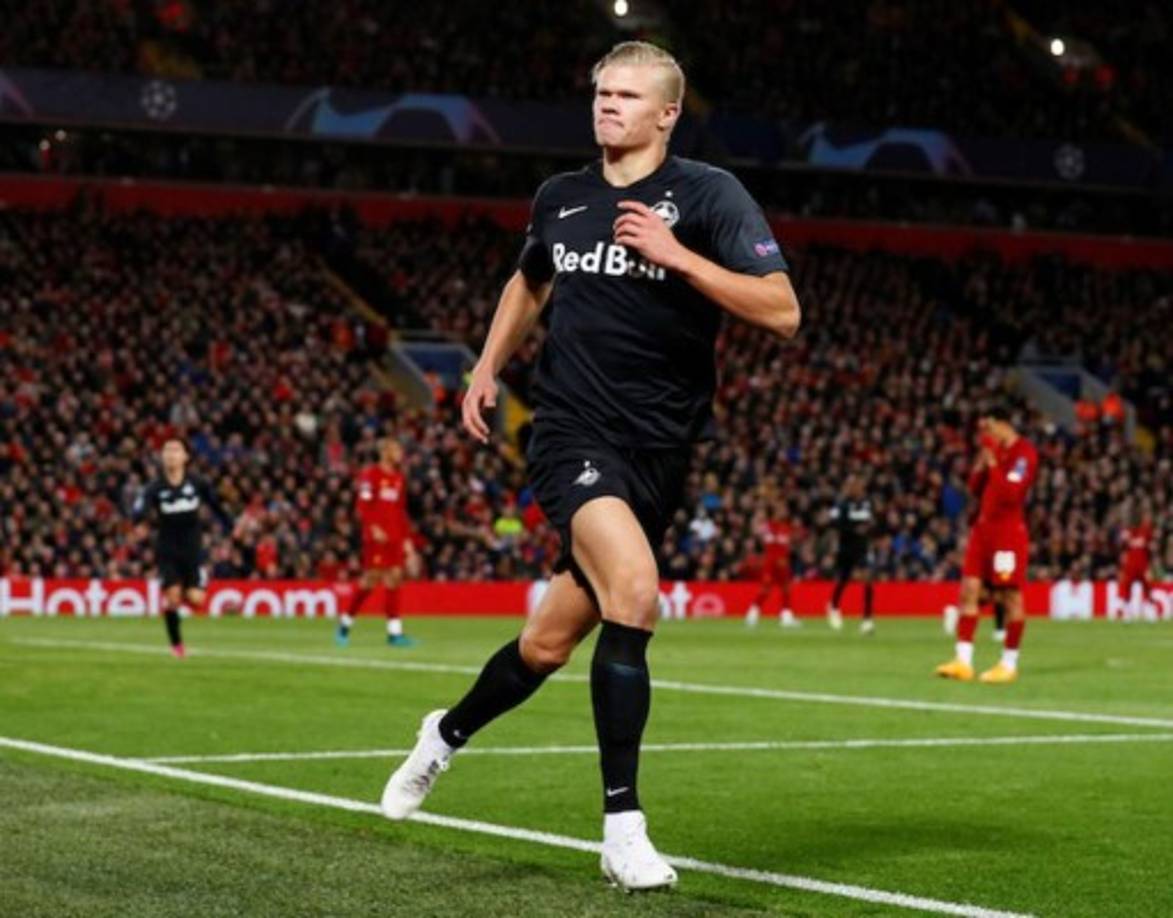 Haaland le anotó un triplete a Genk, un doblete a Napoli y otro gol a Liverpool en tres partidos de Champions League y se convirtió en el máximo goleador del torneo de la UEFA a los 19 años.<br/>