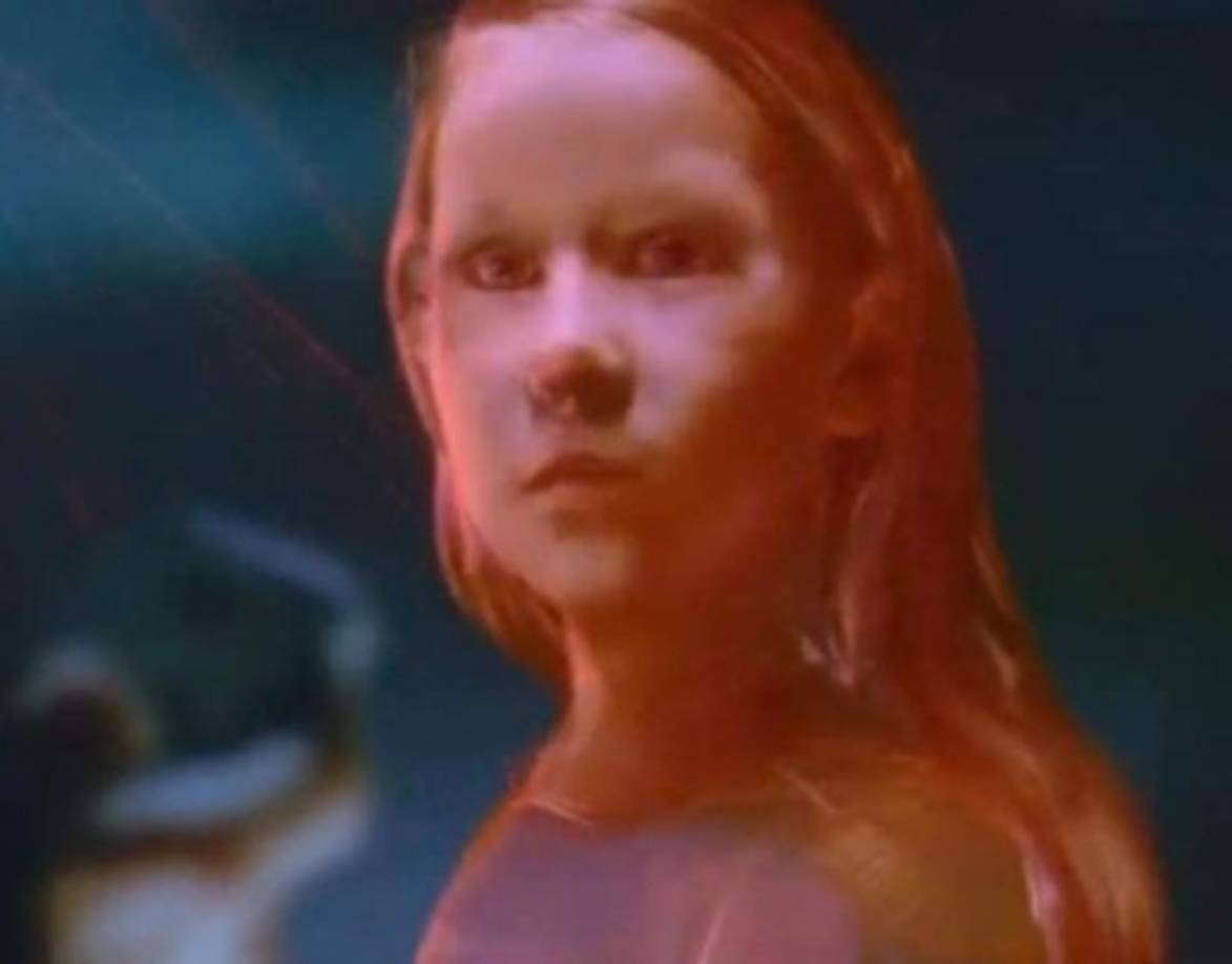 4. LA REINA ROJA (Resident Evil)<br/>A partir de este punto entramos a las ligas mayores. Comenzando por la Reina Roja entramos en el dominio de las computadoras paranoicas. Esta inteligencia artificial de Resident Evil comienza con buenas intenciones, tratando de contener al virus que puede convertir a la humanidad en muertos vivientes, pero cuando se rehusa a ayudar los héroes, las cosas se salen de control y se convierte en complice de la posible condenación de la raza humana.